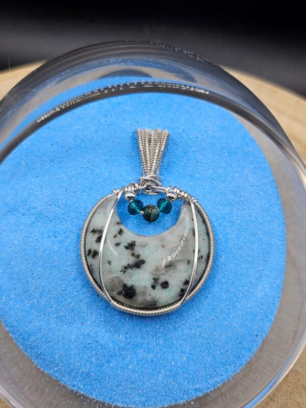 Kiwi Jasper Crescent