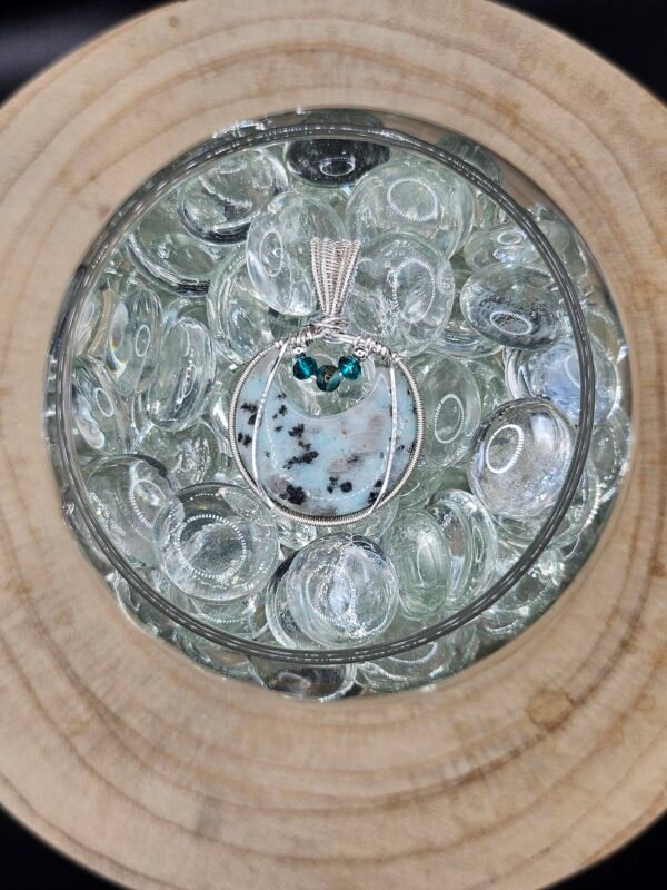 Kiwi Jasper Crescent