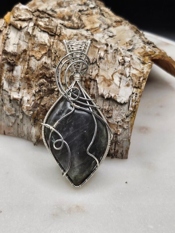 20260617_101556 Labradorite Diamond Twist