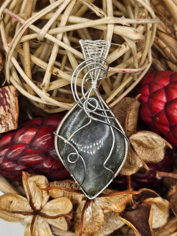20260617_101622 Labradorite Diamond Twist