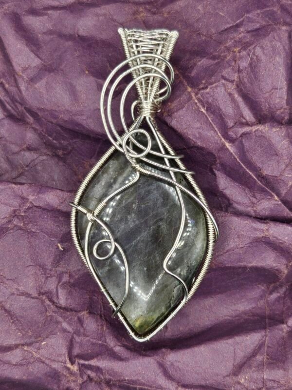 20260617_101701 Labradorite Diamond Twist